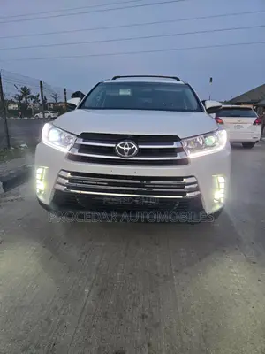 Toyota Highlander XLE 4dr SUV (3.5L 6cyl 6A) 2015 White