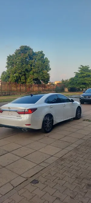 Lexus ES 2017 Off white