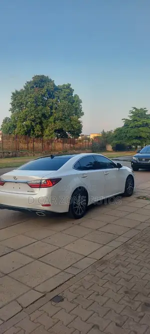 Lexus ES 2017 Off white