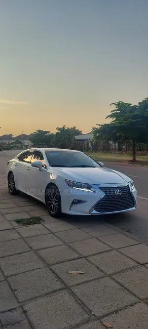 Lexus ES 2017 Off white
