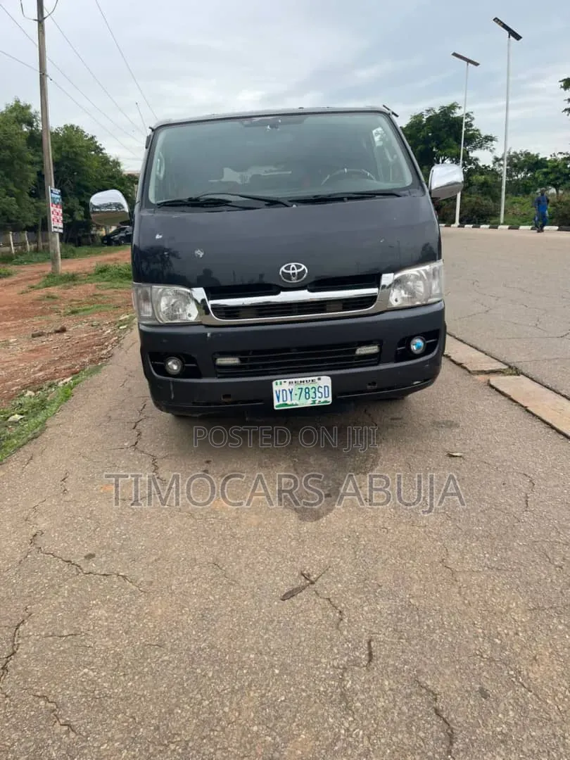 Toyota HiAce 2014 Black