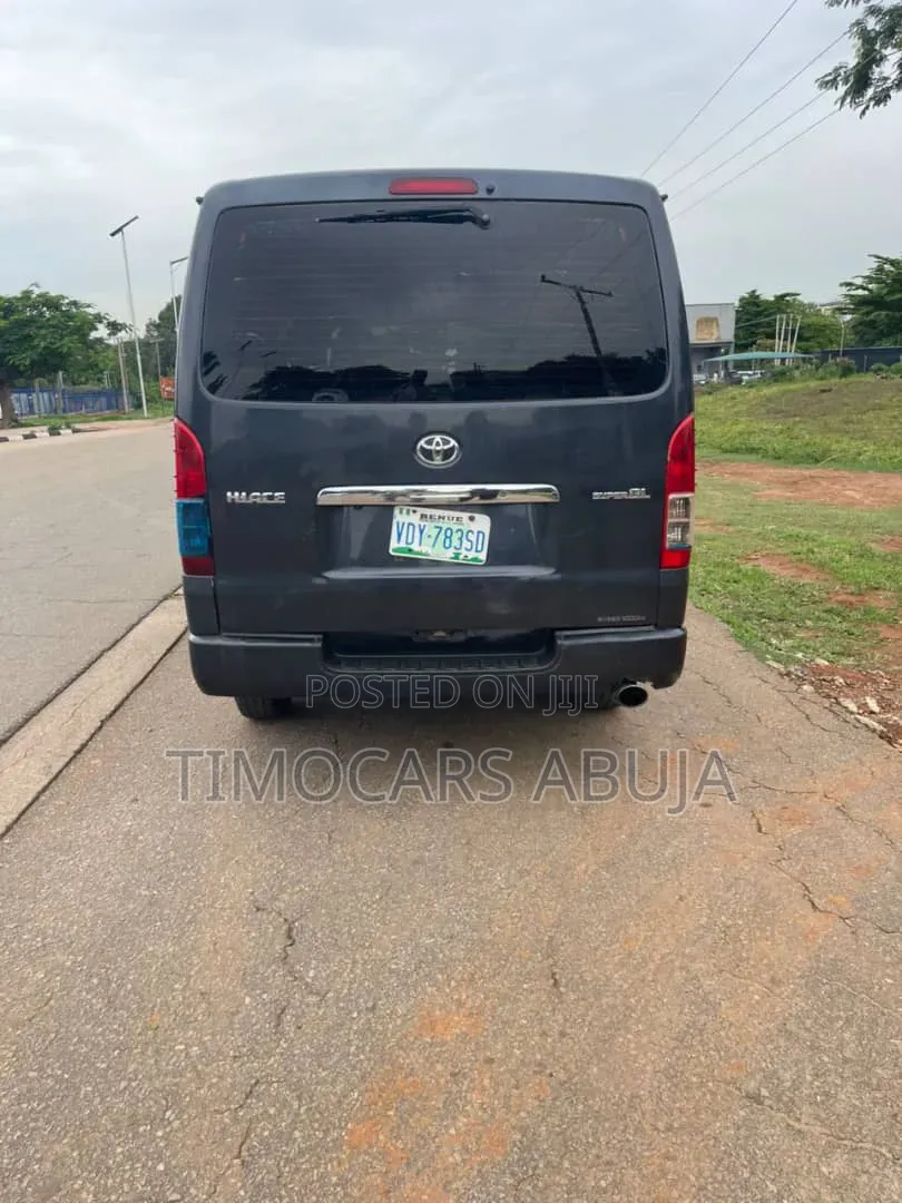 Toyota HiAce 2014 Black