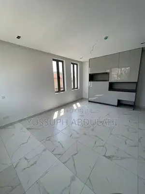 3bdrm Apartment in Lekki Phase1 for rent