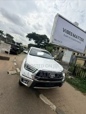 Toyota Hilux Revo Double Cab Petrol 2.7 AWD 2018 White