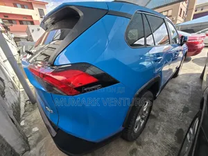 Toyota RAV4 2019 Blue