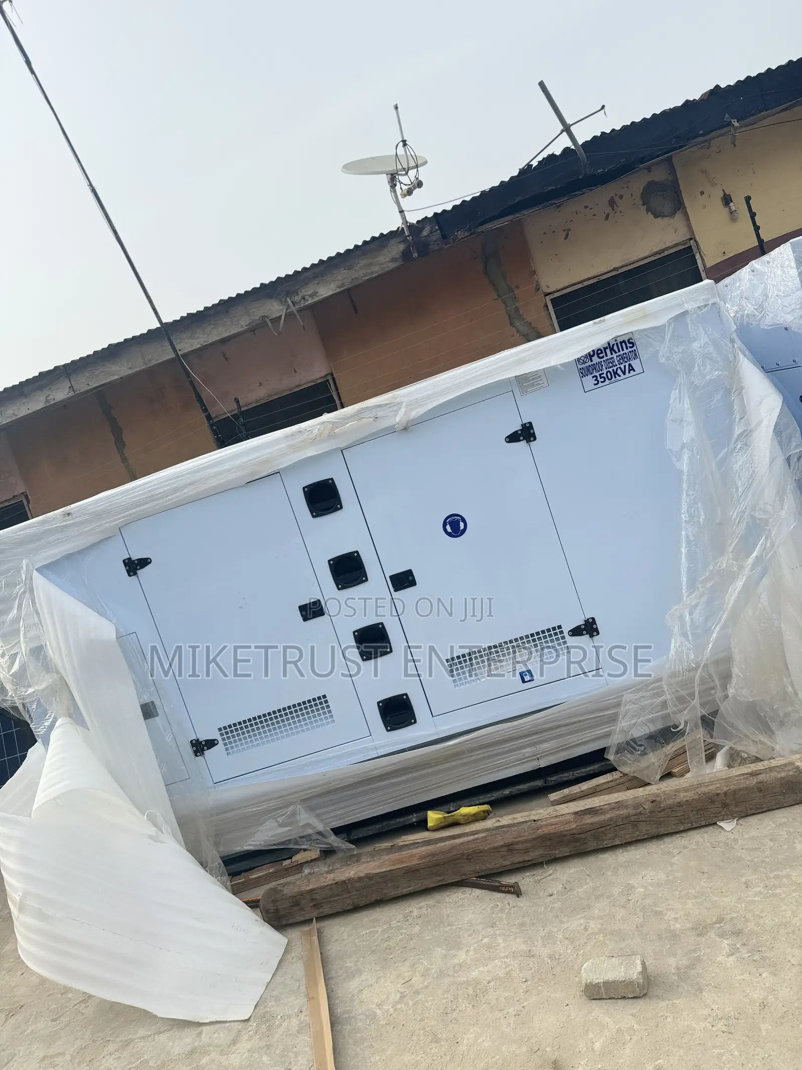 Perkins 350kva Diesel Soundproof Generator
