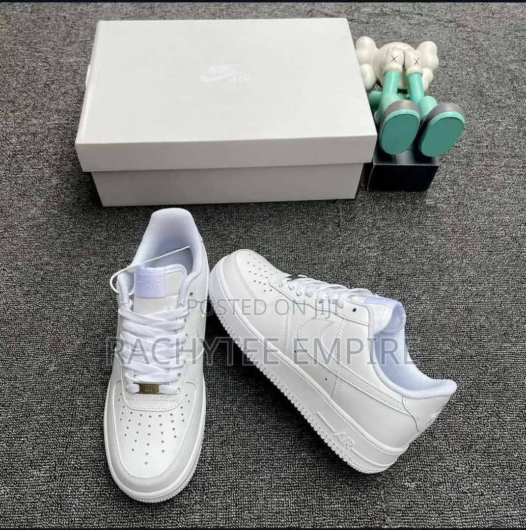 White Nike Air Force