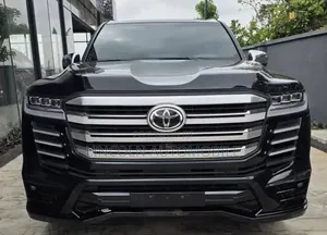 Toyota Land Cruiser LC300 2024 Black