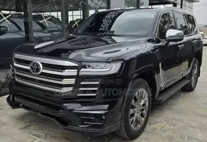 Toyota Land Cruiser LC300 2024 Black