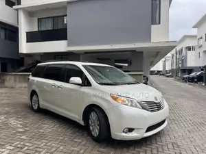 Toyota Sienna Limited AWD 7-Passenger 2013 White