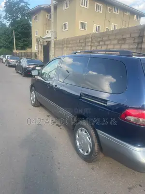 Toyota Sienna 2002 Blue
