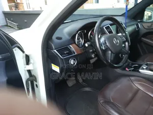 Mercedes-Benz M Class 2013 Off white