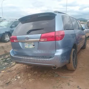 Toyota Sienna 2005 Blue