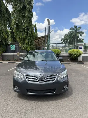 Toyota Camry LE 4dr Sedan (2.5L 4cyl 6AM) 2010 Gray