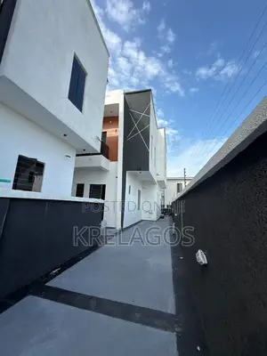 4bdrm Duplex in Orchid, Chevron for sale