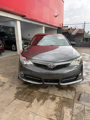 Toyota Camry SE 4dr Sedan (2.5L 4cyl 6A) 2012 Gray