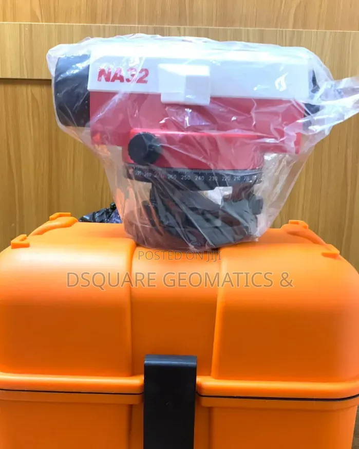 Leica Na32 Level Equipments