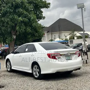 Toyota Camry SE 4dr Sedan (2.5L 4cyl 6A) 2013 White