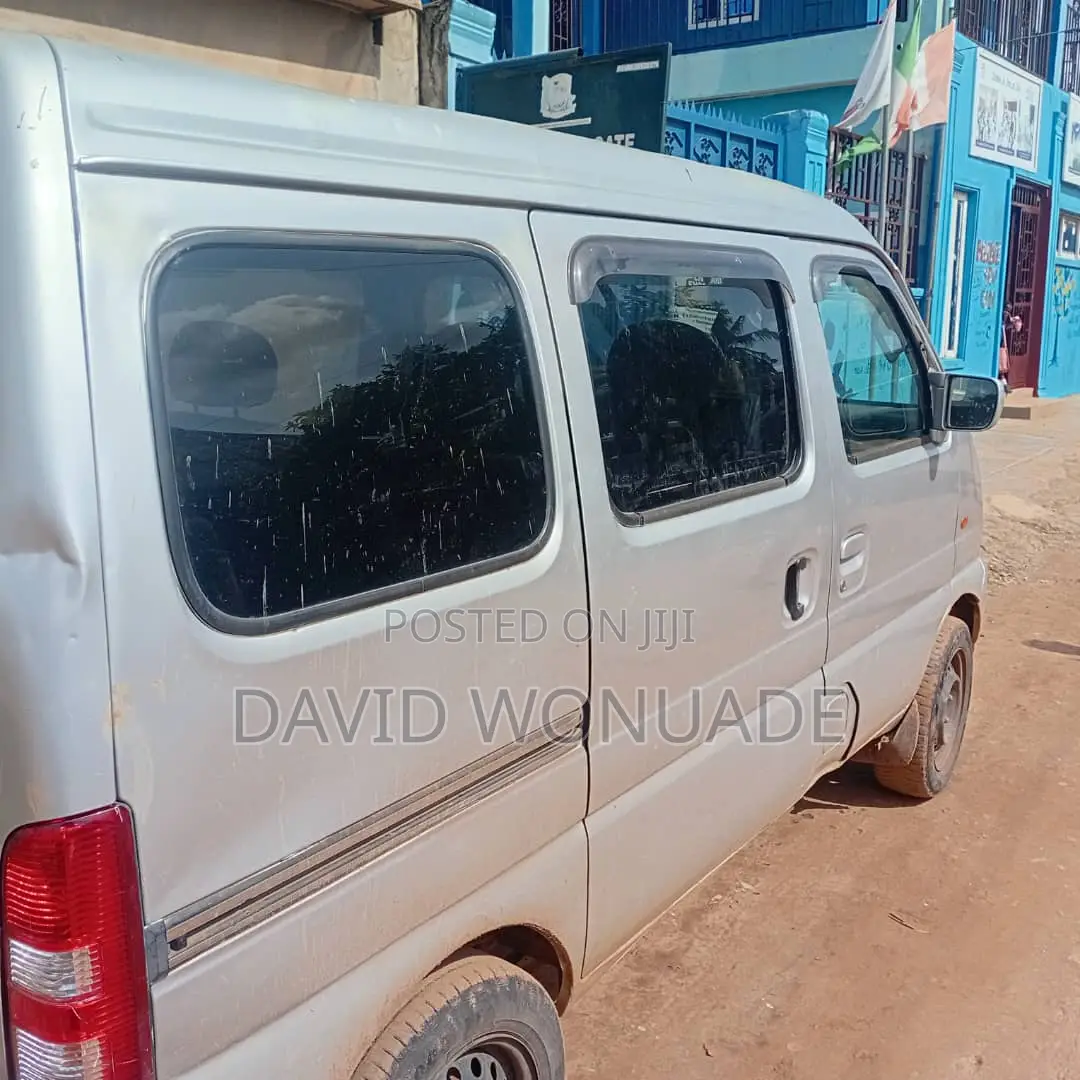 Suzuki Every 2000 Silver