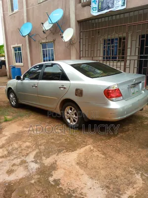 Toyota Camry LE V6 4dr Sedan (3.0L 6cyl 5A) 2005 Silver