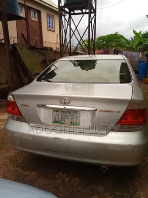 Toyota Camry LE V6 4dr Sedan (3.0L 6cyl 5A) 2005 Silver