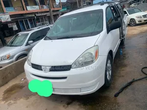 Toyota Sienna 2005 White