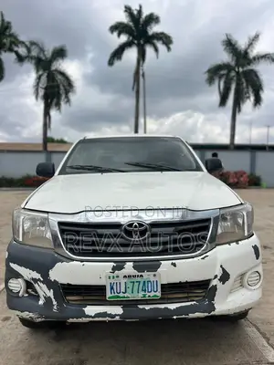 Toyota Hilux 2010 White