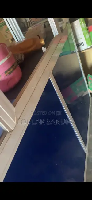 Aluminum Show Glass