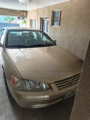 Toyota Camry LE 4dr Sedan (2.2L 4cyl 4A) 2001 Gold