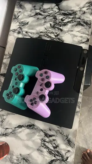 Playstation 3 Slim With 2 Pads