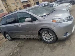 Toyota Sienna 2013 Silver