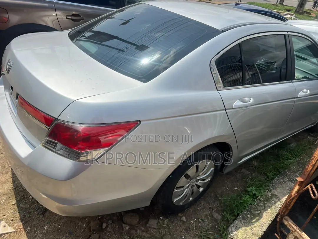 Honda Accord 2011 Silver