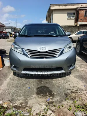 Toyota Sienna 2012 Silver