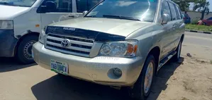 Toyota Highlander Limited V6 2005 Gold