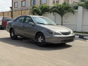 Toyota Camry XLE 4dr Sedan (2.4L 4cyl 4A) 2004 Gray