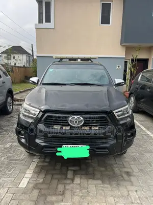 Toyota Hilux 2016 Black
