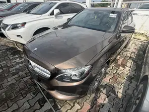 Mercedes-Benz C300 2016 Brown