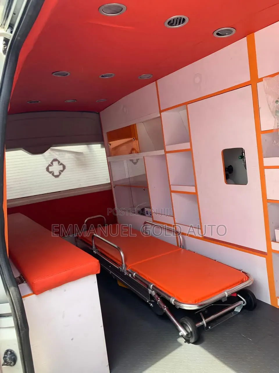 Toyota HiAce 2010 White