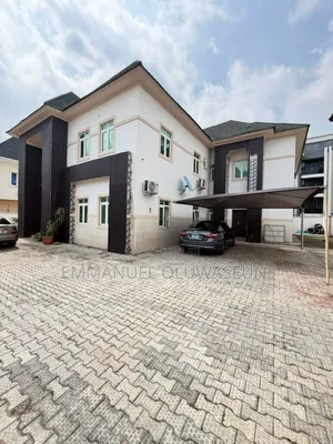 8bdrm Duplex in Jahi for sale