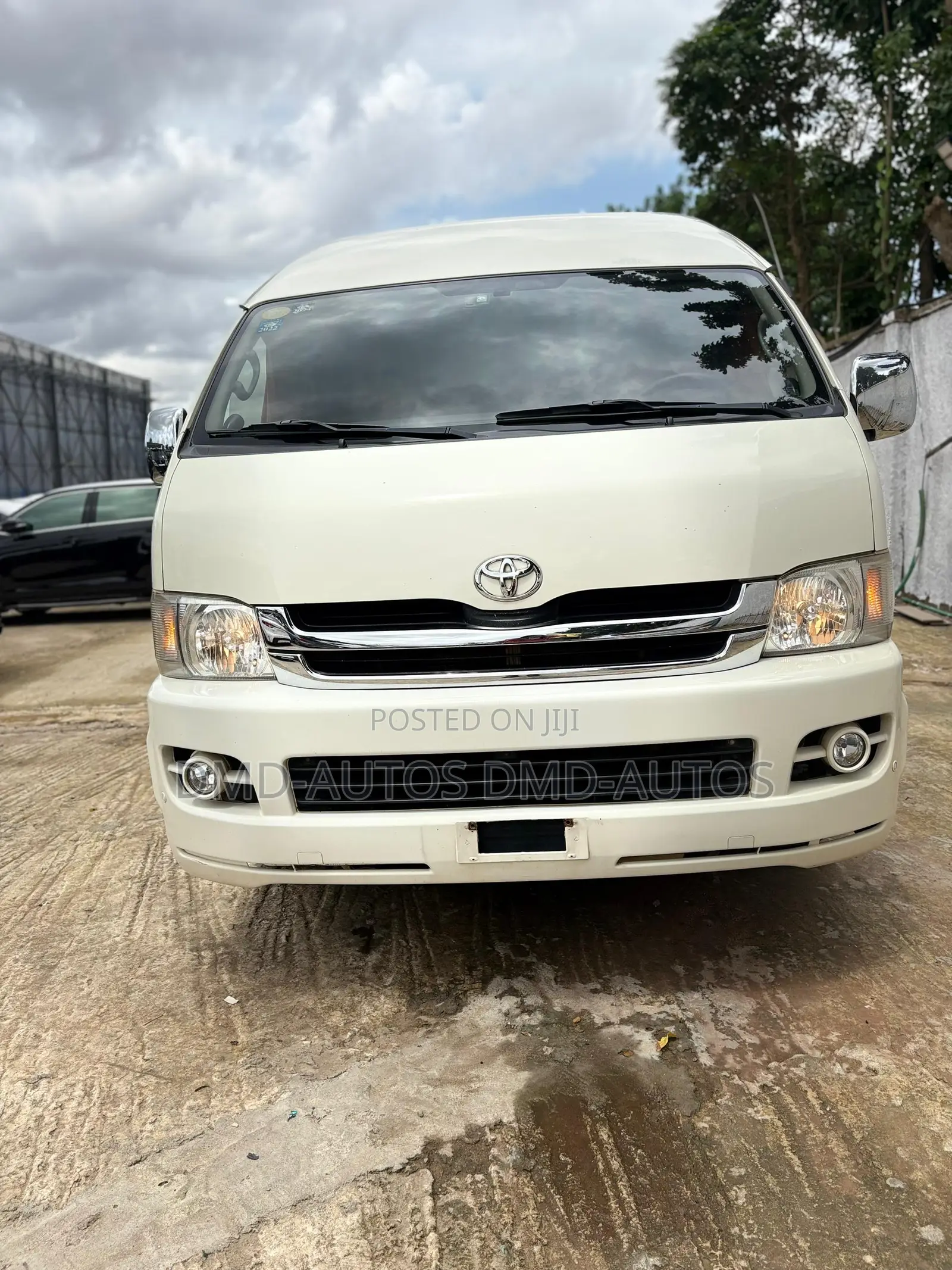 Toyota HiAce 2010 White