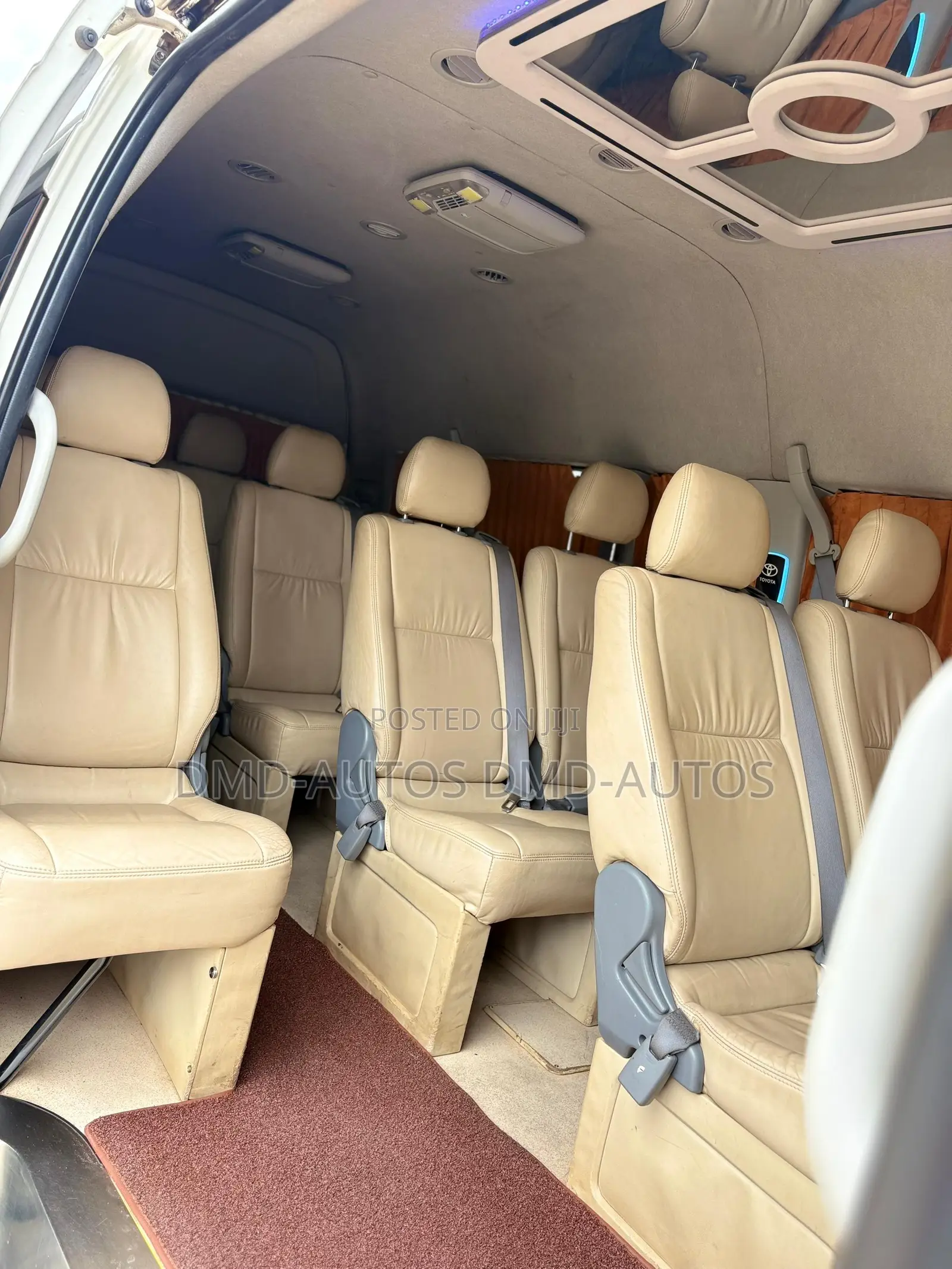 Toyota HiAce 2010 White