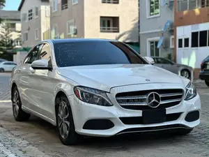 Mercedes-Benz C300 Base AWD 4Matic Sedan (2.0L 4cyl 7A) 2015 White