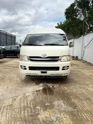 Toyota HiAce 2010 White