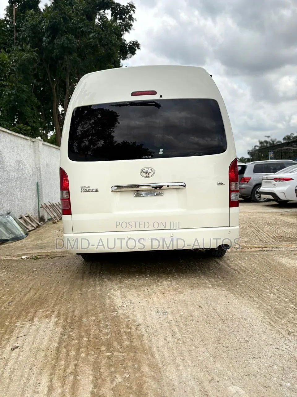 Toyota HiAce 2010 White