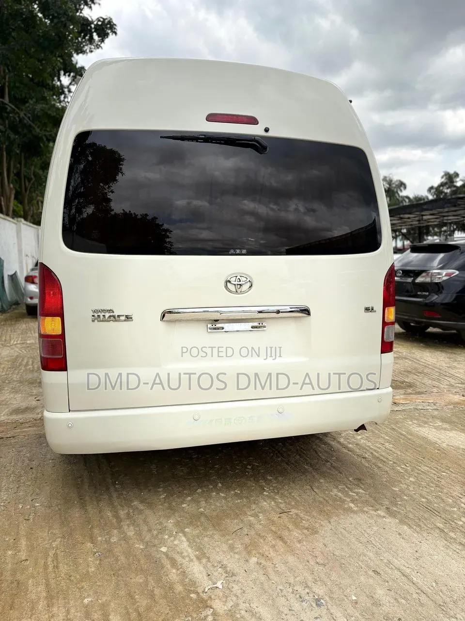 Toyota HiAce 2010 White