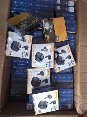 Q13 Tripod With Light and Earpod