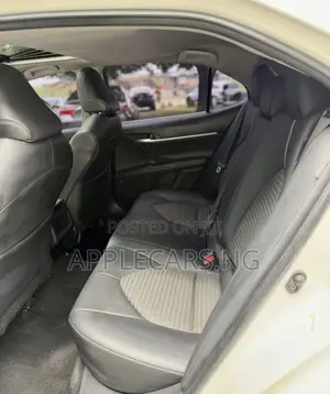 Toyota Camry SE FWD (2.5L 4cyl 8AM) 2018 White