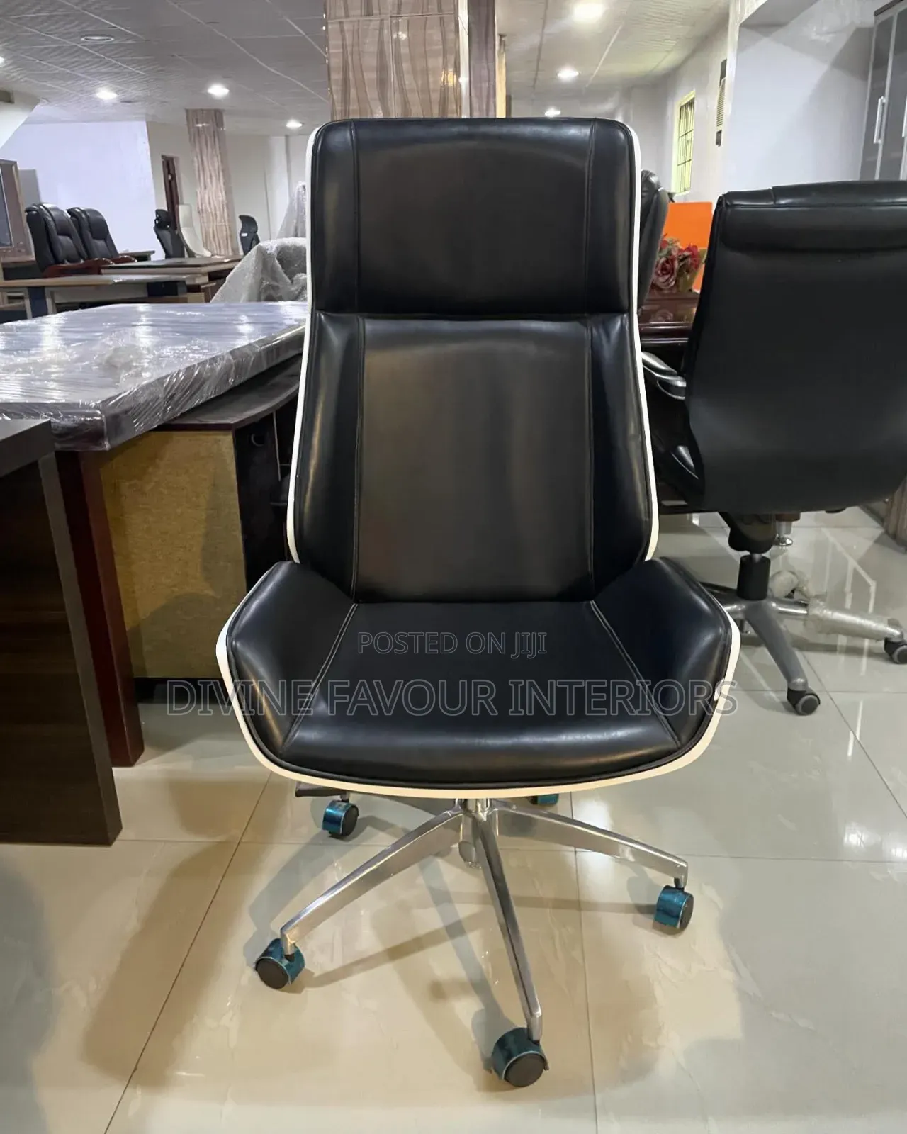 Executive Office Chair Black and White Back