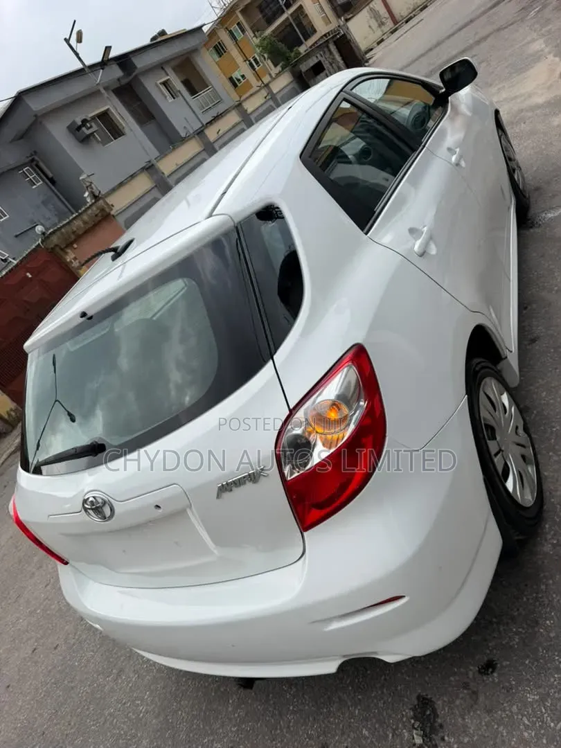 Toyota Matrix 2012 White
