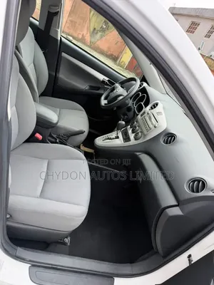 Toyota Matrix 2012 White